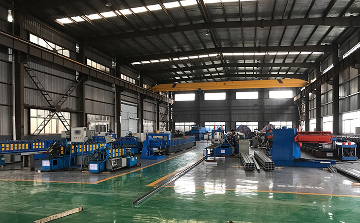 彩钢瓦成型机生产车间