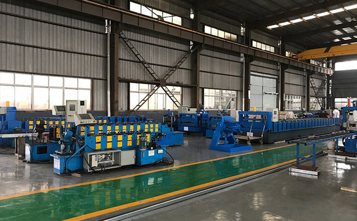 止水钢板成型机生产车间