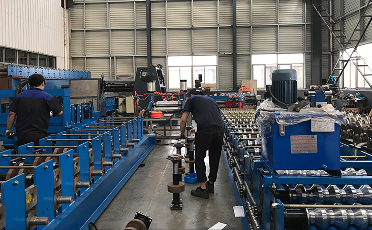 楼承板设备生产车间