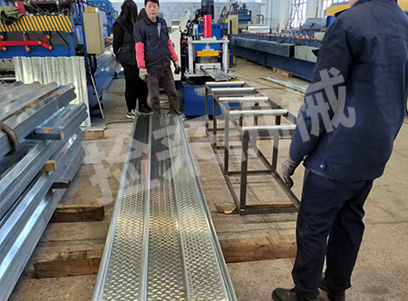 750免浇筑楼承板设备