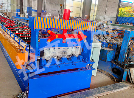 YX76-305-915镀锌楼承板设备