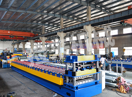 彩钢压瓦机设备