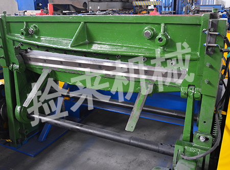 小型剪板机设备